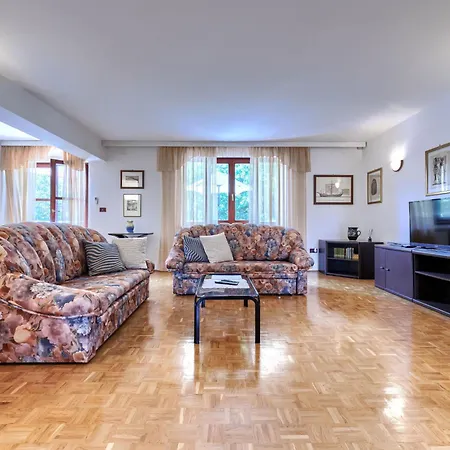 Lorenzin By Interhome