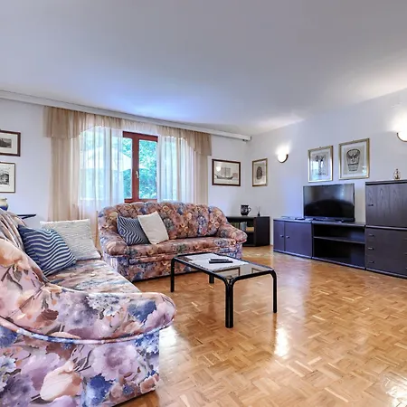 Apartment Lorenzin By Interhome