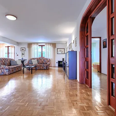 Lorenzin By Interhome *