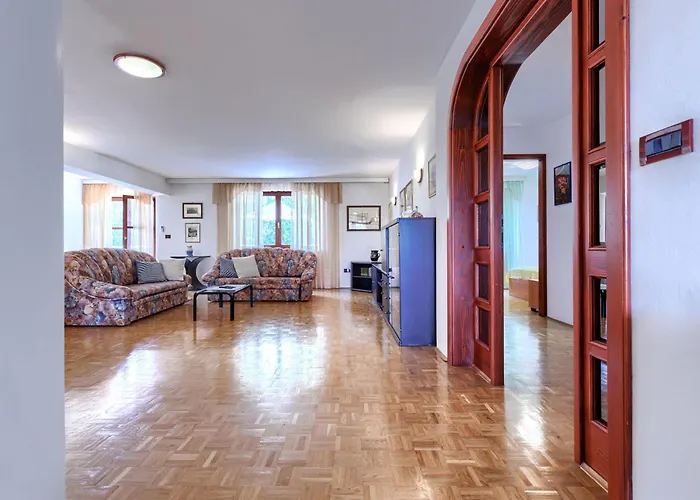 Lorenzin By Interhome *